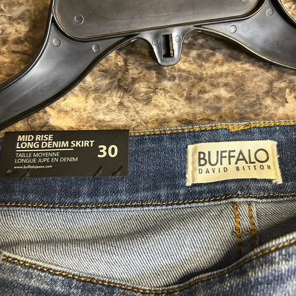 Distressed jean skirt with front slit, size 30 - Picture 6 of 8